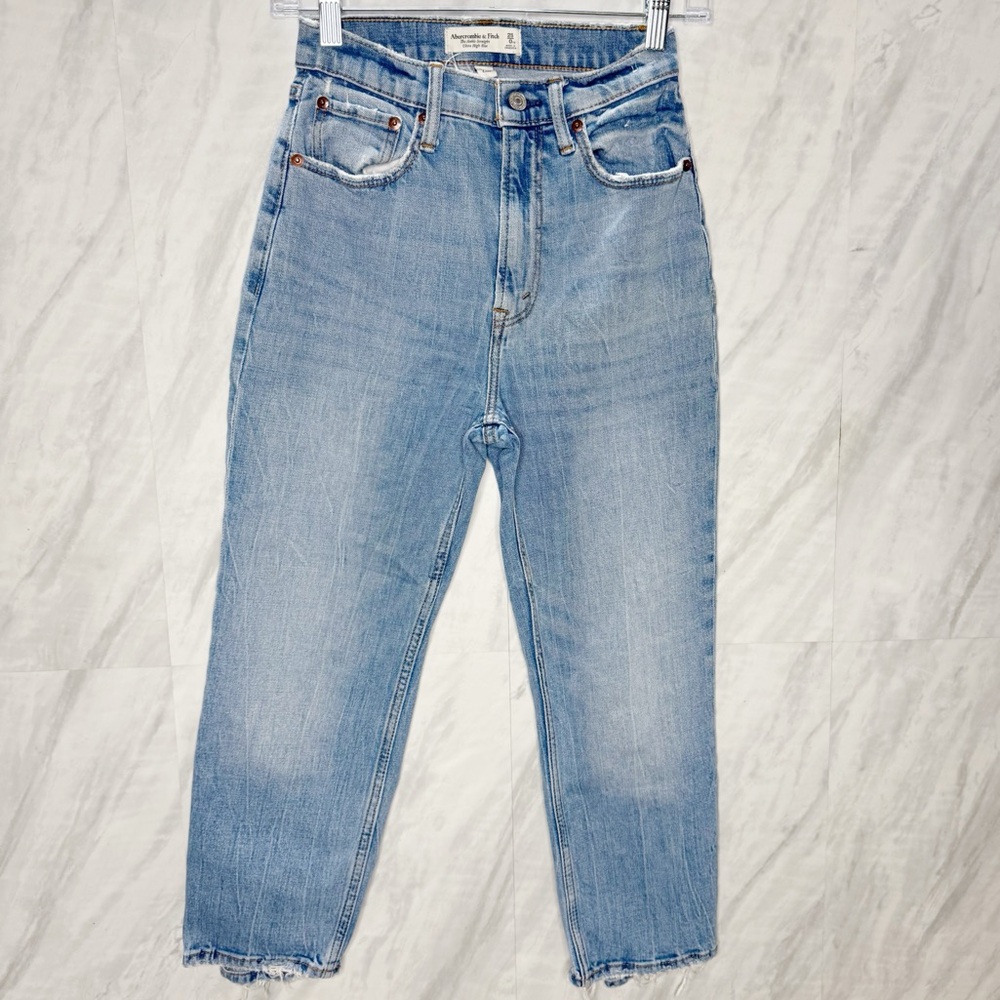 Abercrombie & Fitch Light Blue Ankle Jeans 25/0